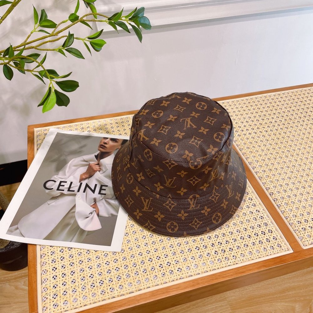 Louis Vuitton's new embossed presbyopic leather baseball cap